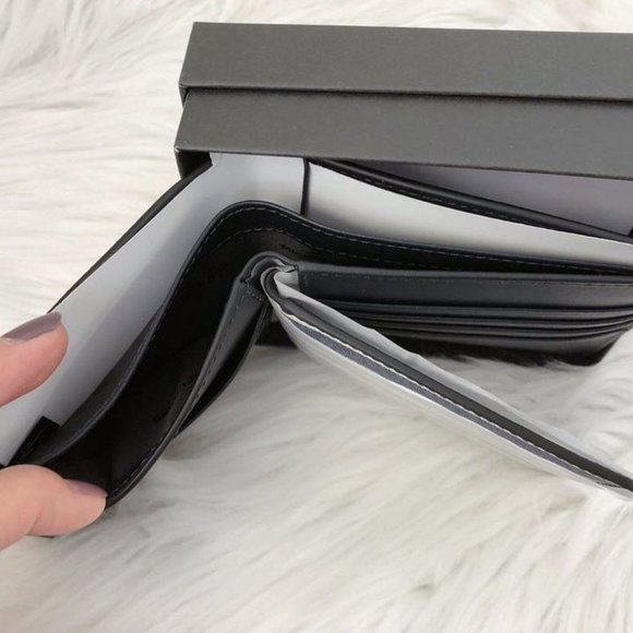 Michael Kors Grant Billfold Passcase Wallet NWT - Picture 3 of 10